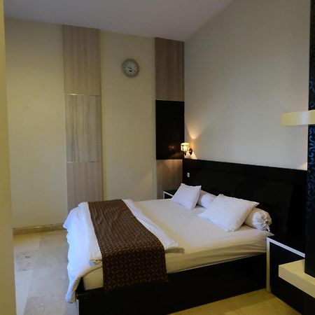 Griya Desa Hotel & Pool سليمان المظهر الخارجي الصورة
