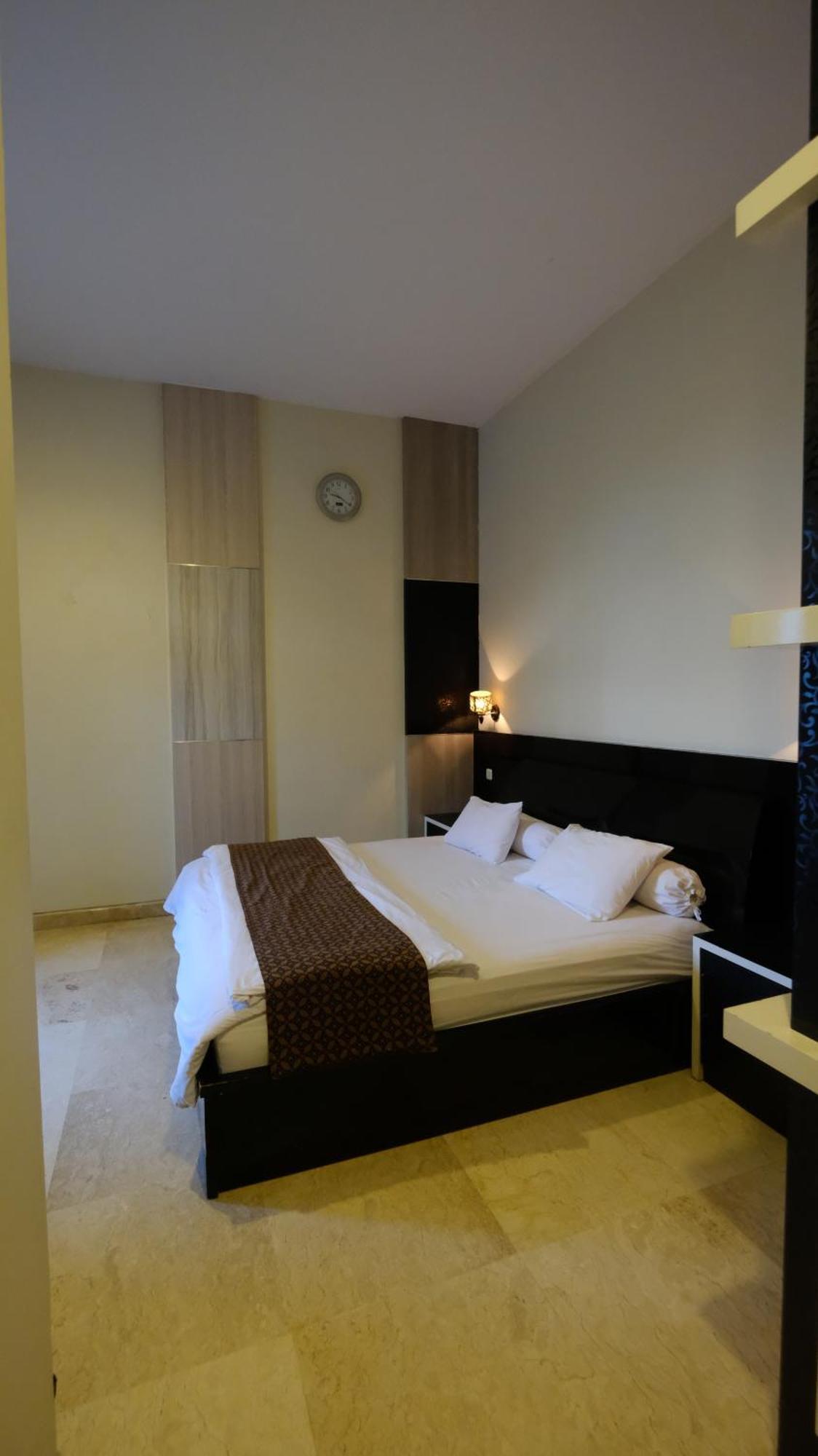 Griya Desa Hotel & Pool سليمان المظهر الخارجي الصورة